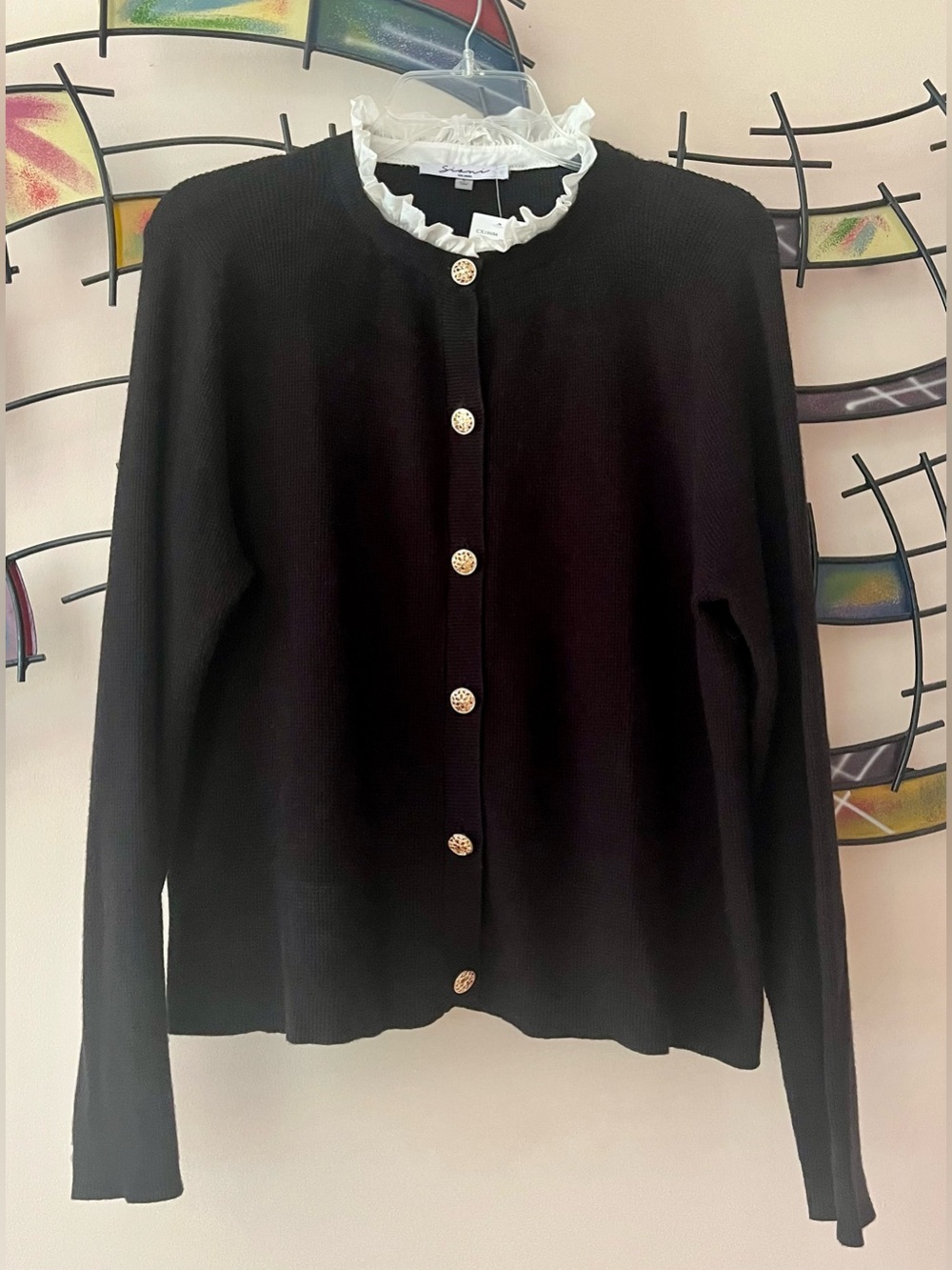 Sioni Milano NWT black cardigan with white pleating at neck, Size L